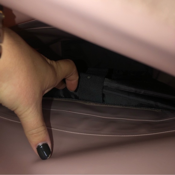 So Ill On the Roam Pink Dirt Bag 25L - Picture 10 of 14